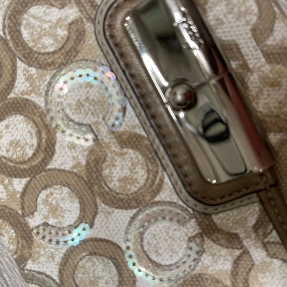 AUTHENTIC ✨COACH✨ SEQUIN ACCENTED WRISTLET - Picture 2 of 6